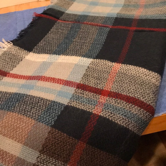 NWOT Scarf/Wrap - Picture 3 of 4